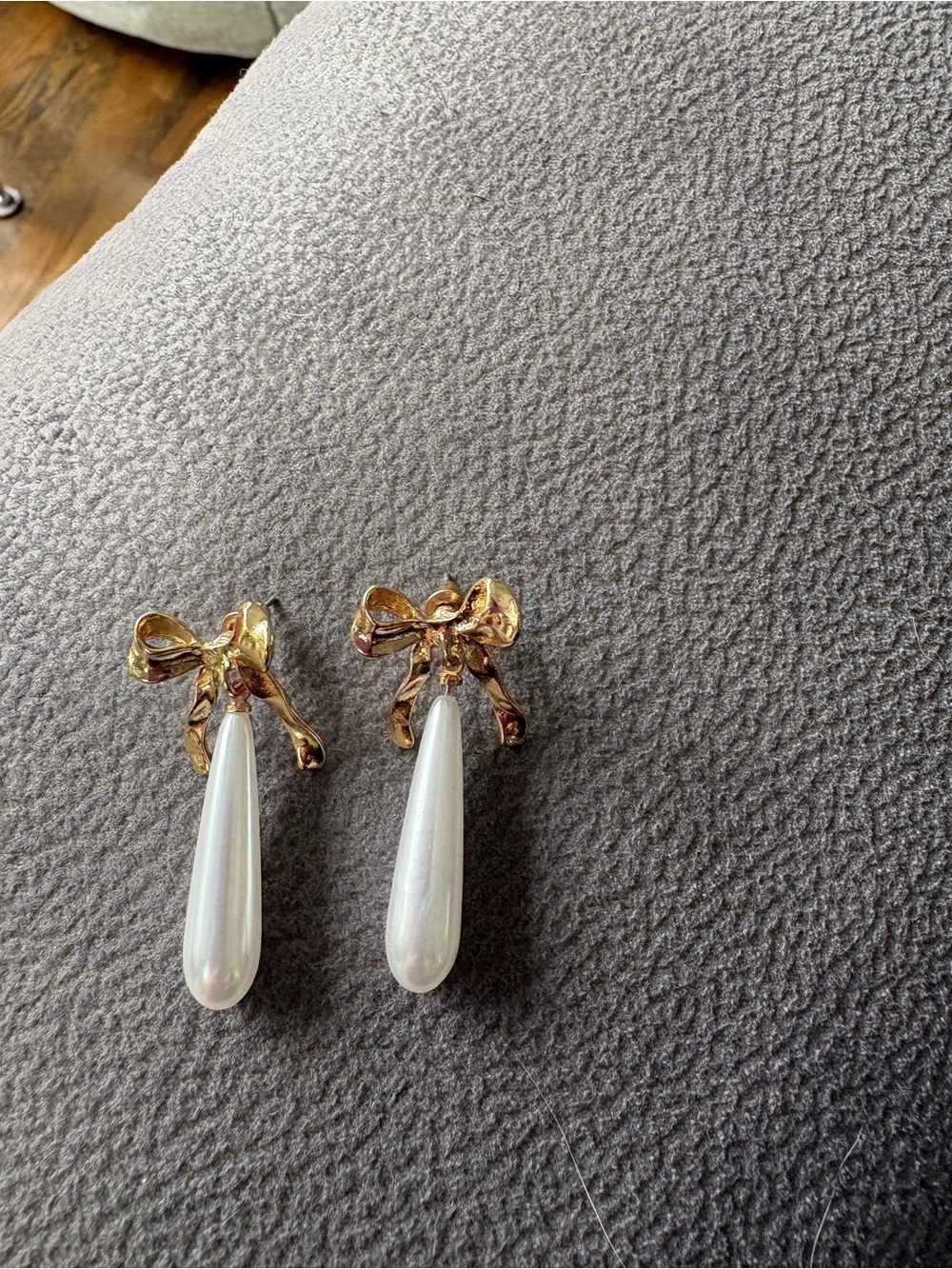 Amazon Gold Bow Earrings with White Teardrop Pearls